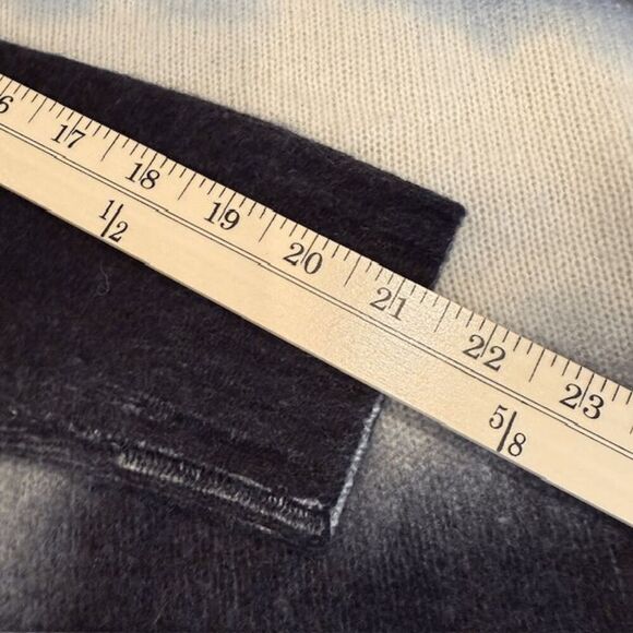 C By Bloomingdale's Dip Dyed Brushed Cashmere Sweater Blue White Black Medium - Picture 8 of 9